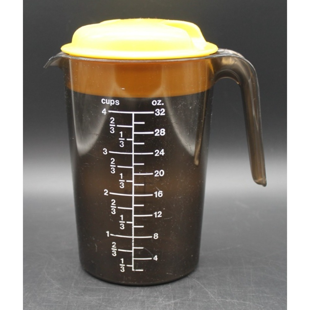 Vintage Rubbermaid Brown Measuring Pitcher Yellow Lid 4 Cup 32 Oz 3025